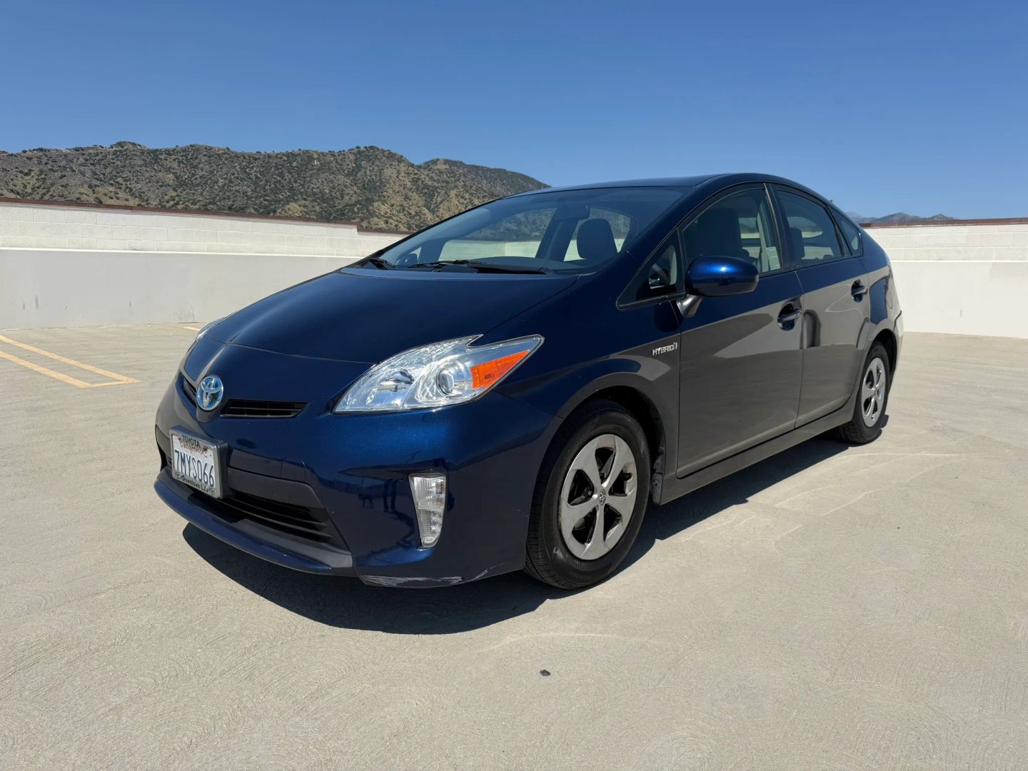 2015 Toyota Prius Two's photo