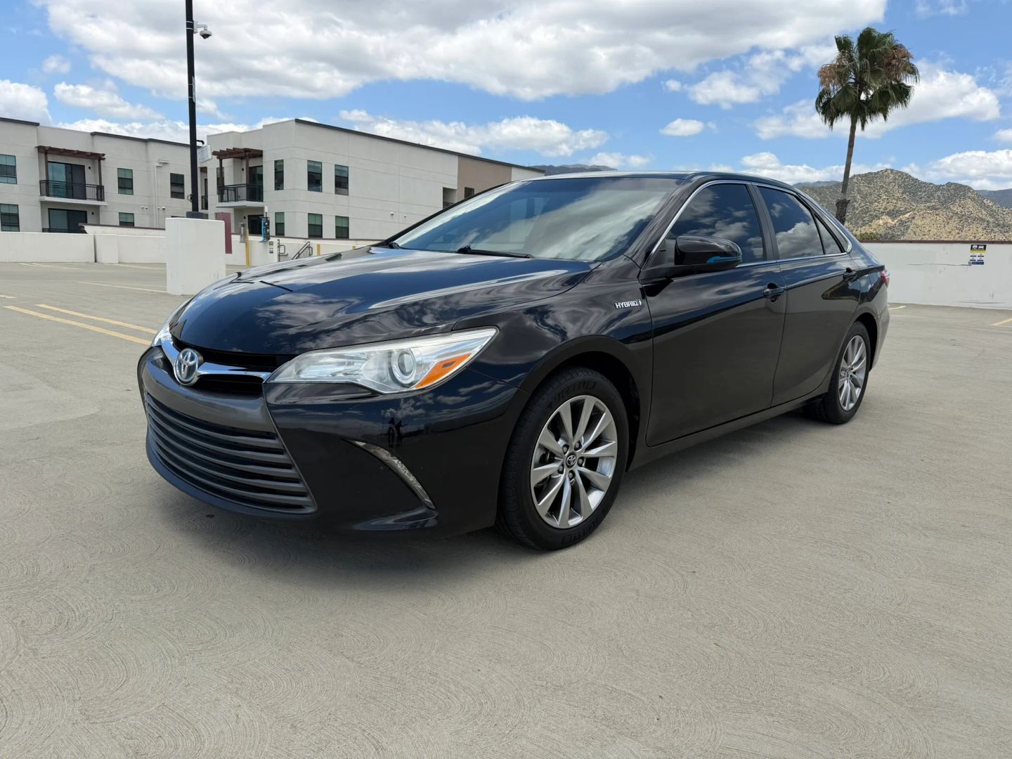 2017 Toyota Camry 2.5 Auto XLE Hybrid's photo
