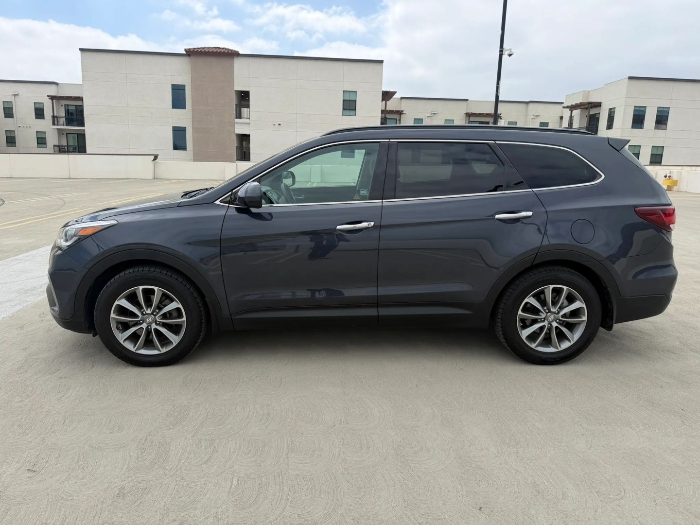 2018 Hyundai Santa Fe SE - Photo 2