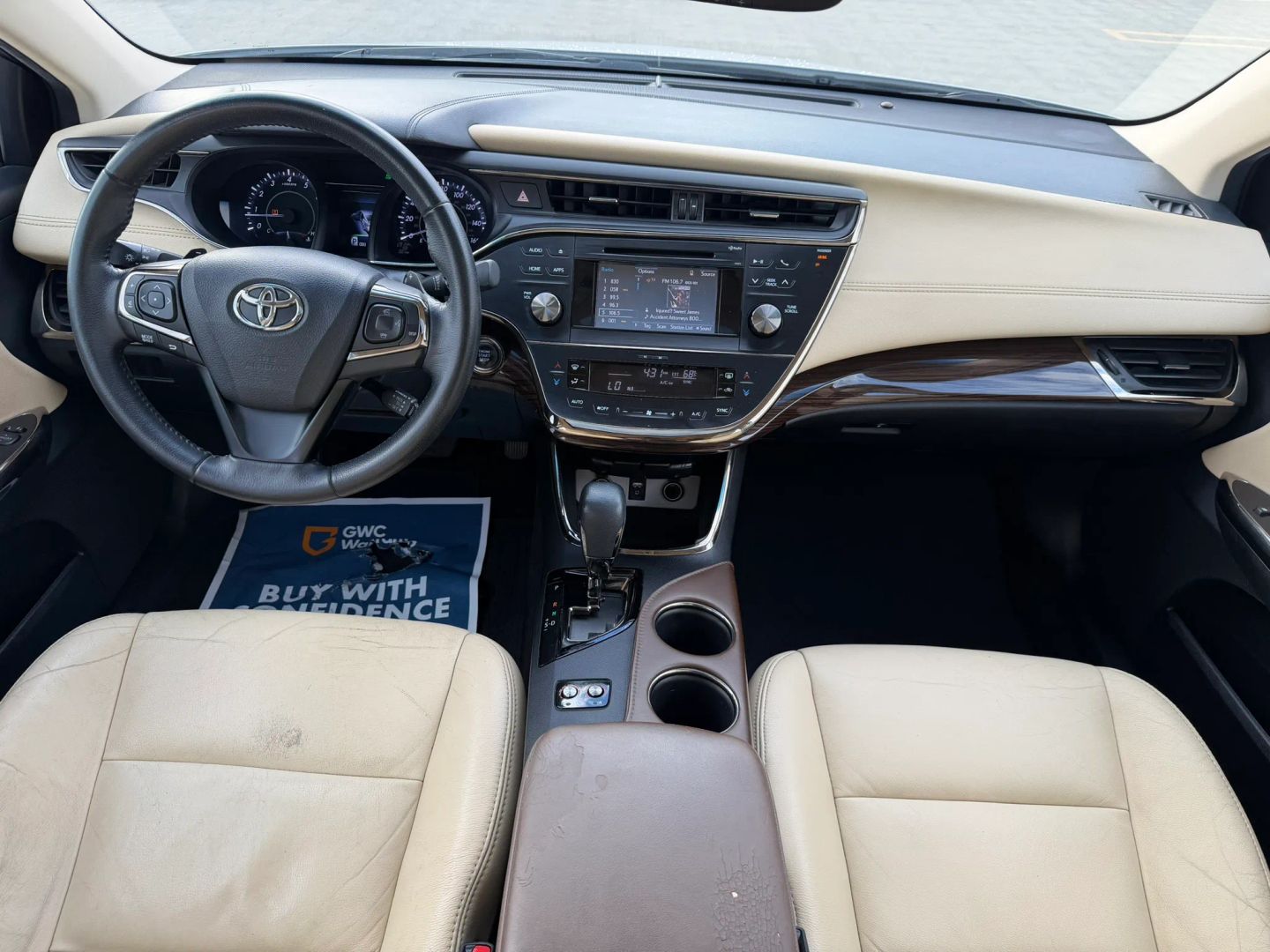 Photo 16 of this Toyota Avalon