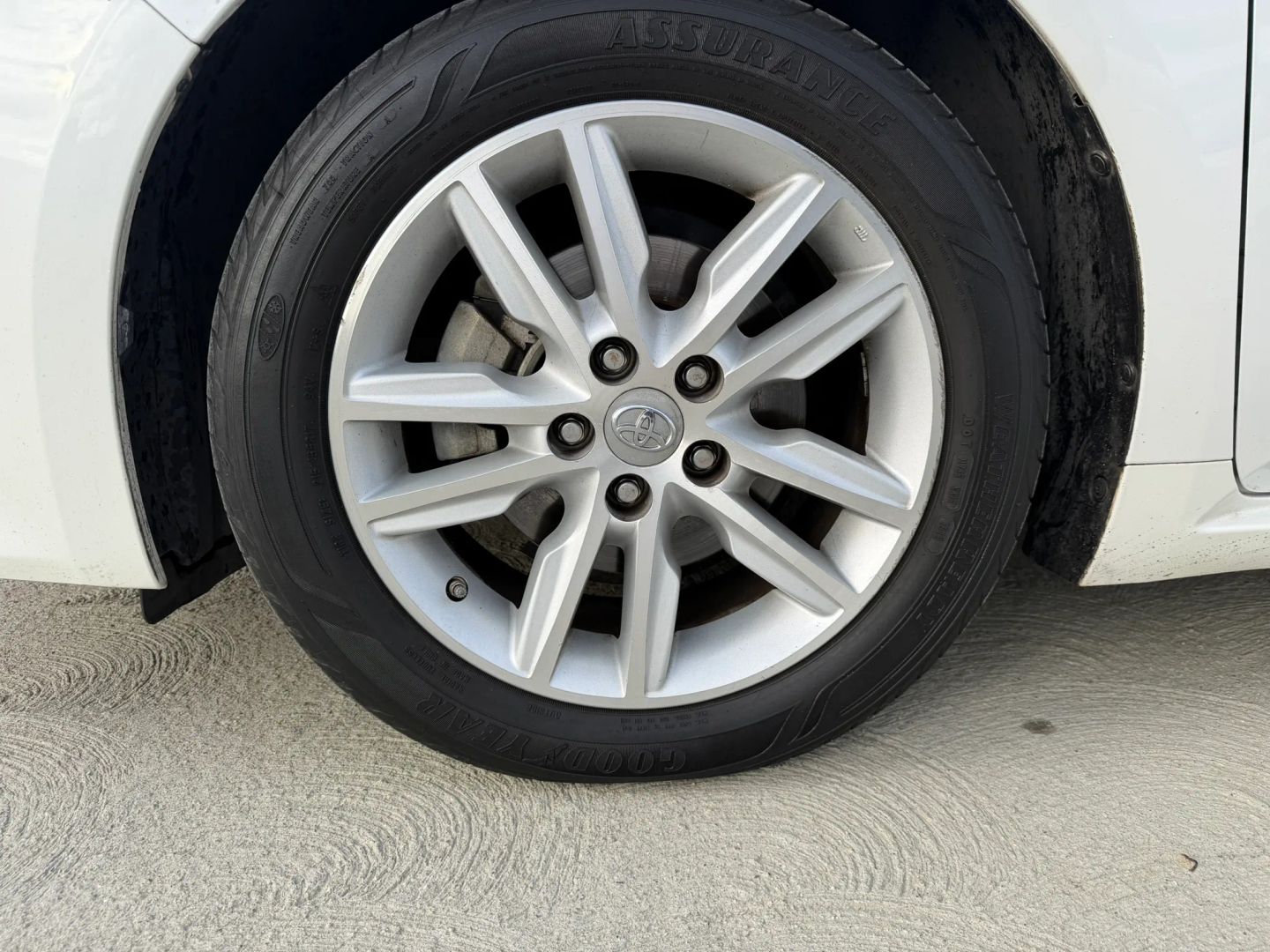 Photo 19 of this Toyota Avalon