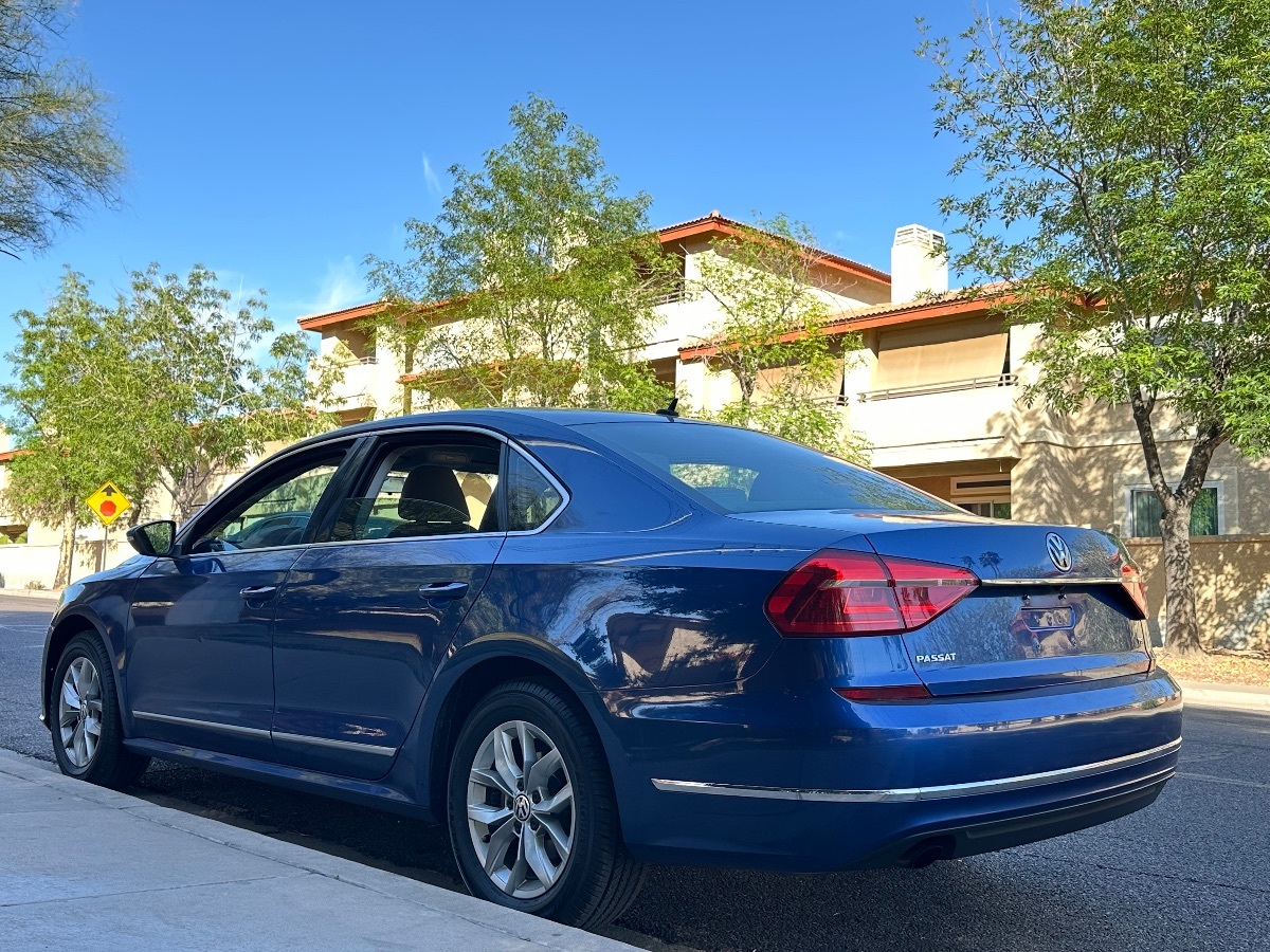 2016 Volkswagen Passat S photo 4