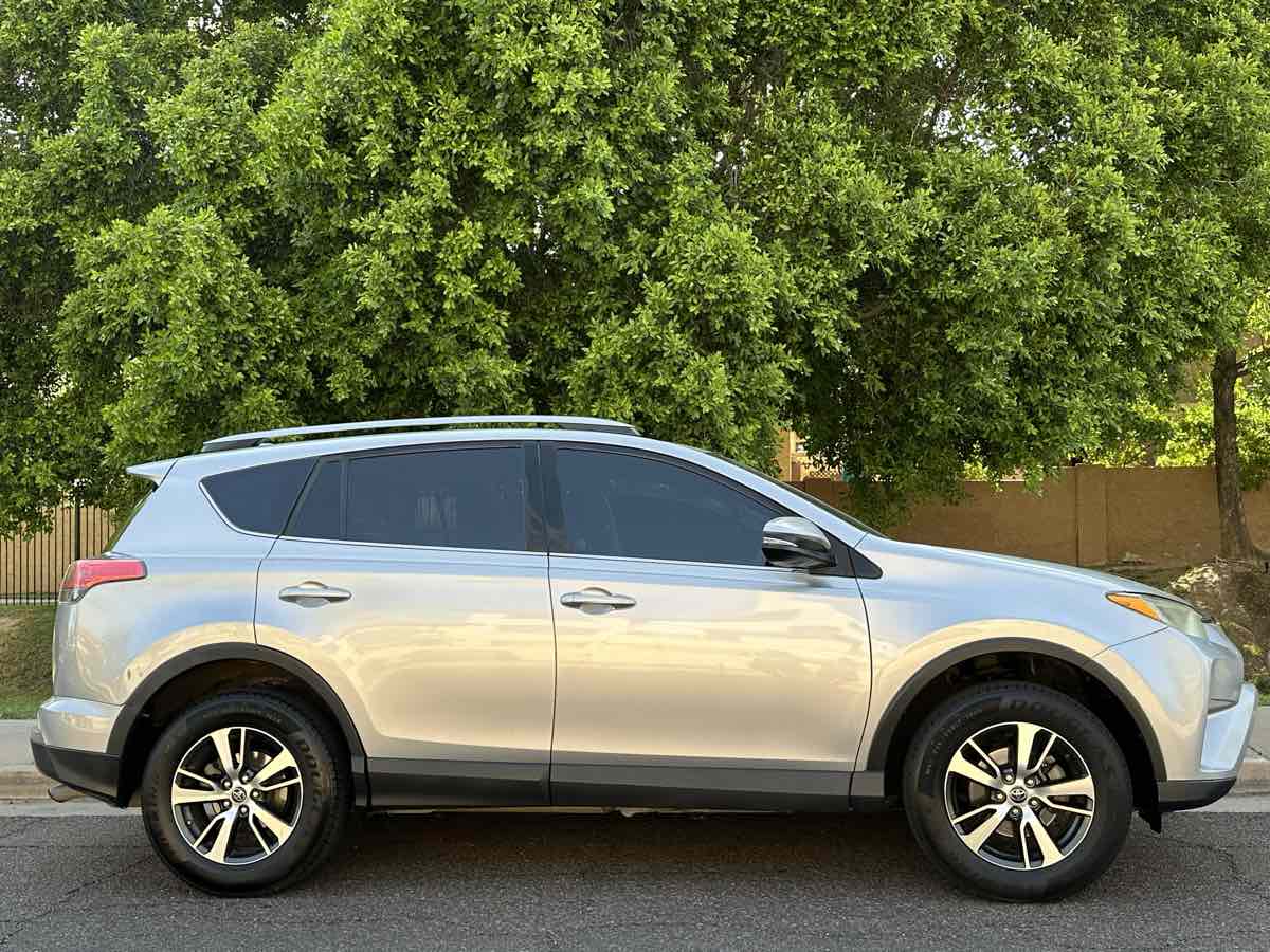 2018 Toyota RAV4 XLE photo 3