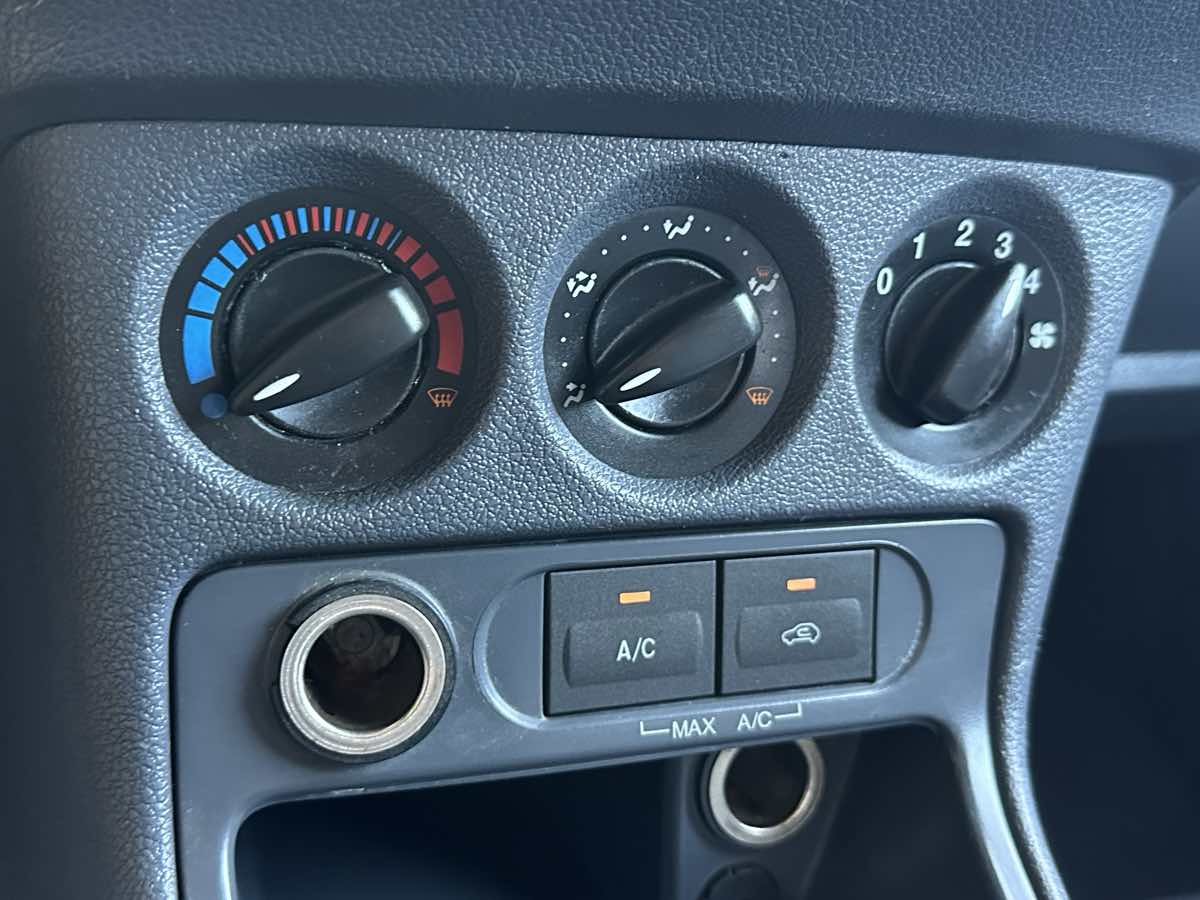 2013 Ford Transit Connect XL photo 23
