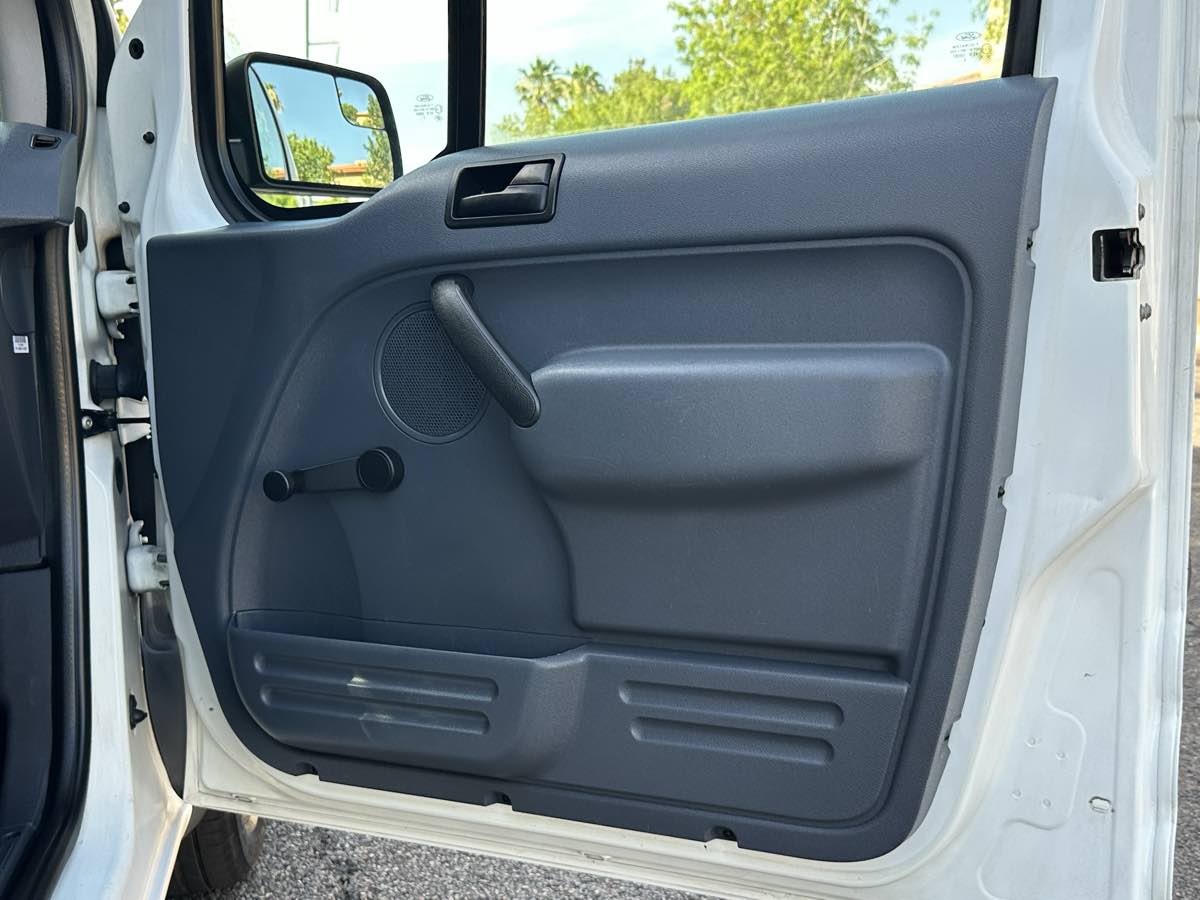 2013 Ford Transit Connect XL photo 40