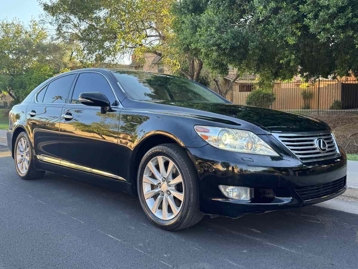2010 Lexus LS 460 photo 2