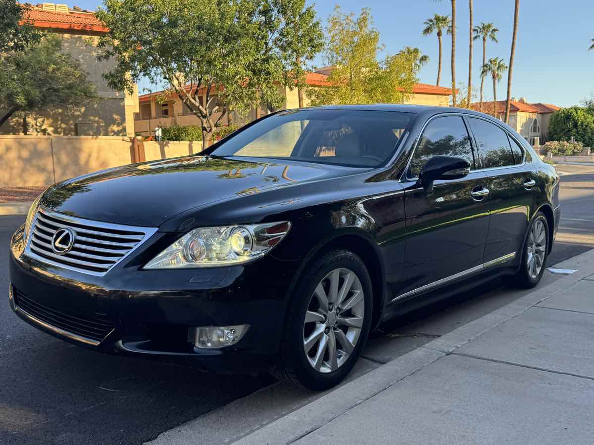 2010 Lexus LS 460 photo 4