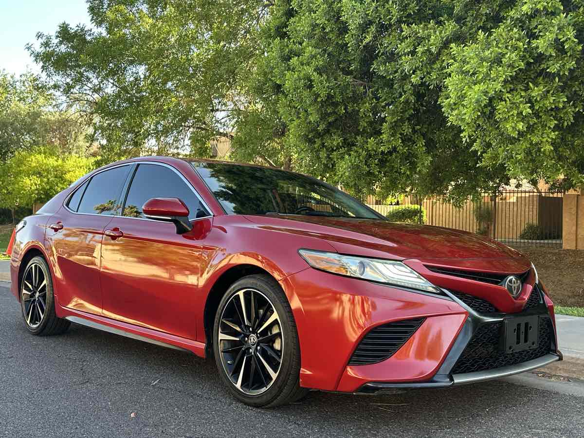2019 Toyota Camry XSE SE photo 2