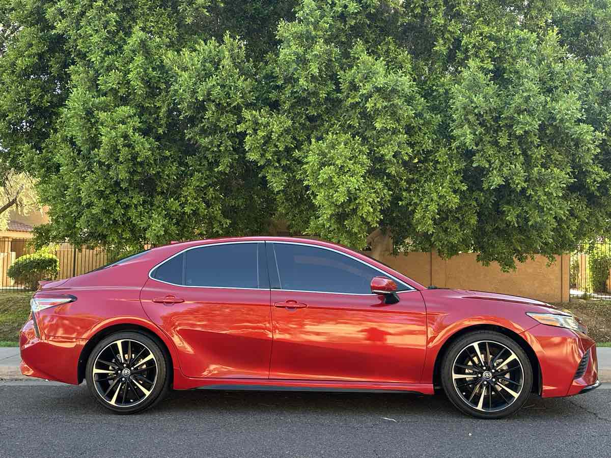 2019 Toyota Camry XSE SE photo 3