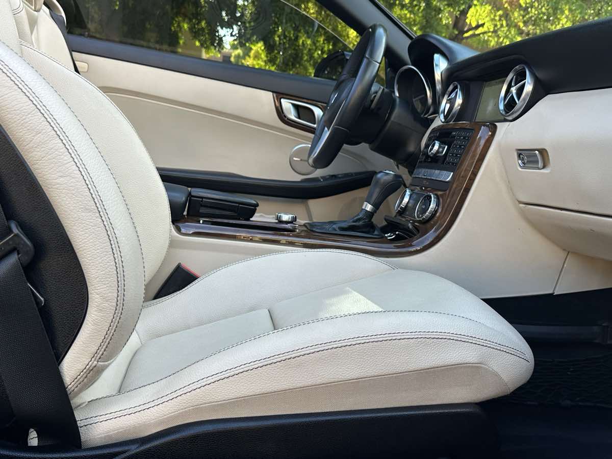2015 Mercedes Benz SLK 250 photo 12