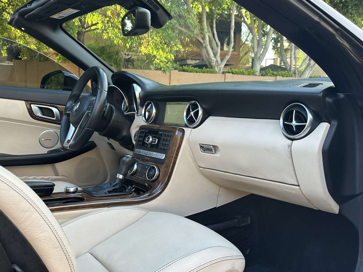 2015 Mercedes Benz SLK 250 photo 14