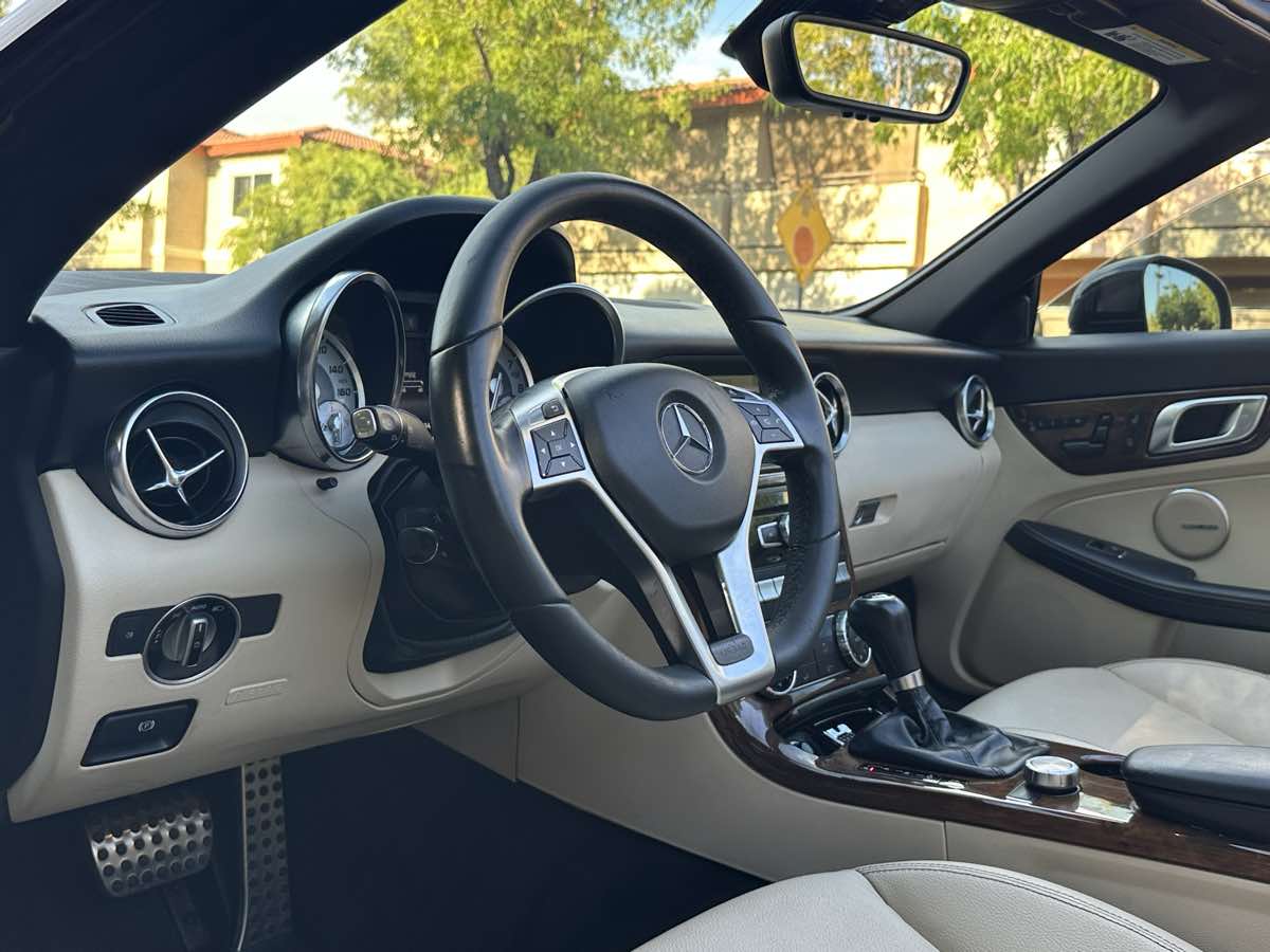 2015 Mercedes Benz SLK 250 photo 21