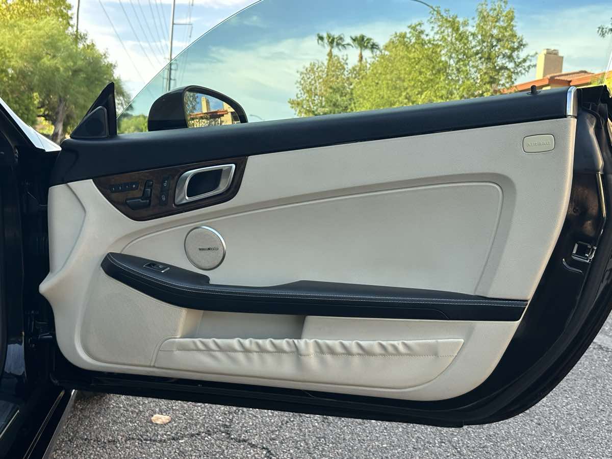 2015 Mercedes Benz SLK 250 photo 30