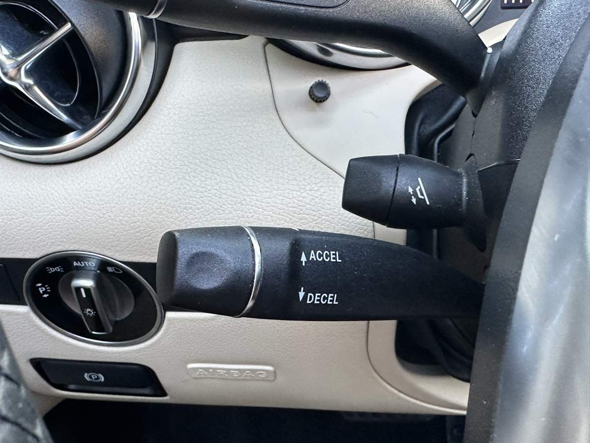 2015 Mercedes Benz SLK 250 photo 38