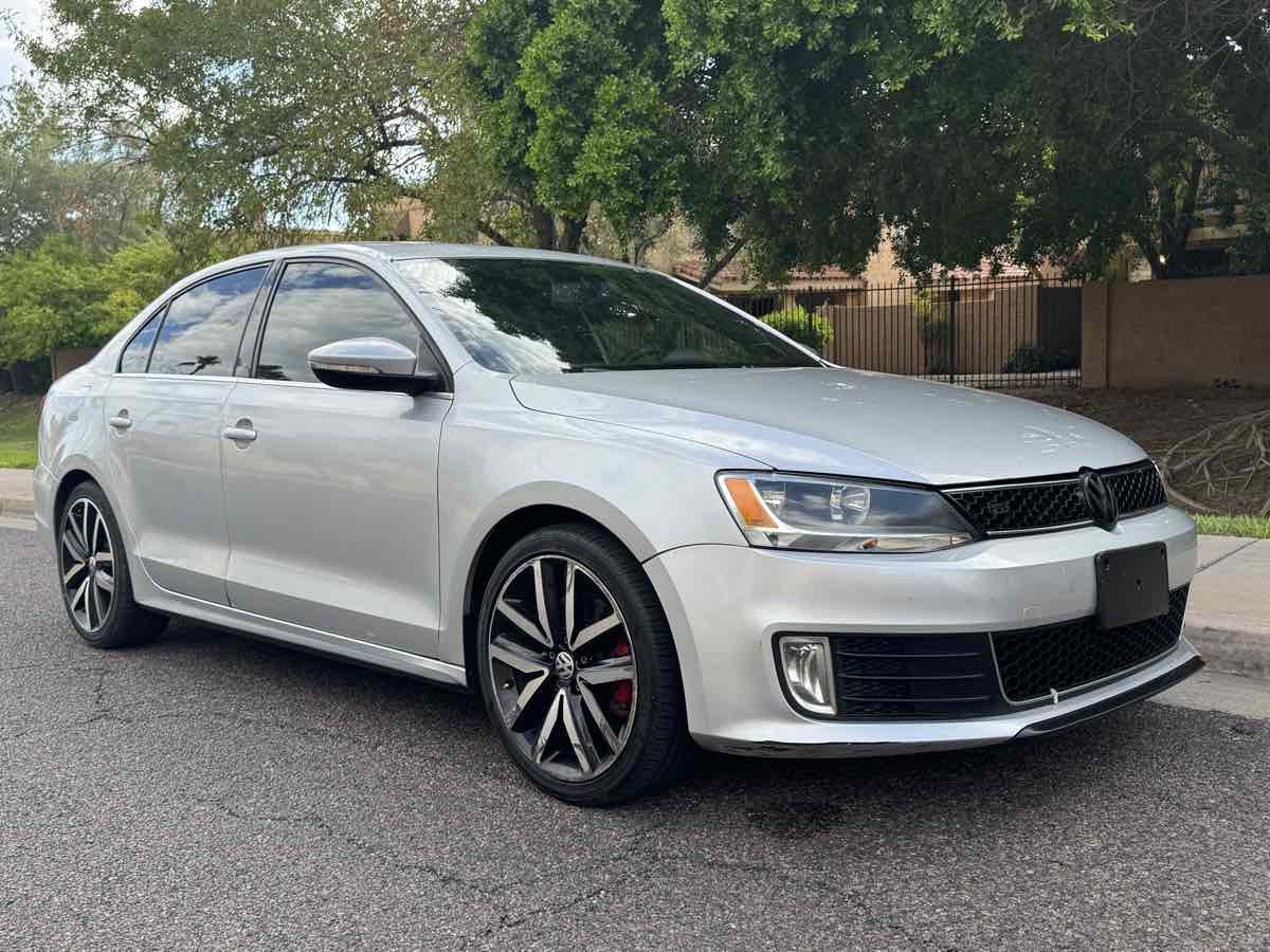 2014 Volkswagen Jetta GLI photo 2