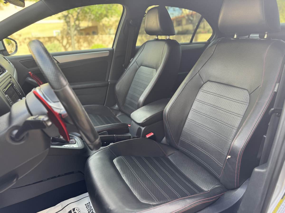 2014 Volkswagen Jetta GLI photo 13
