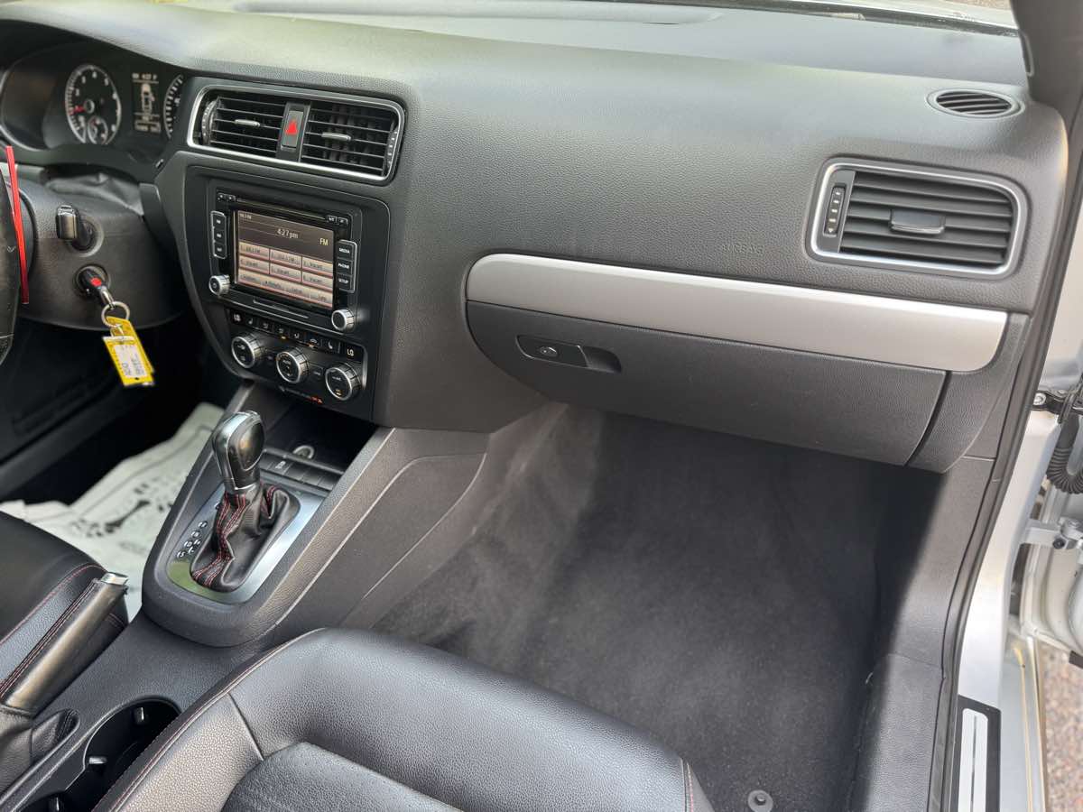 2014 Volkswagen Jetta GLI photo 32