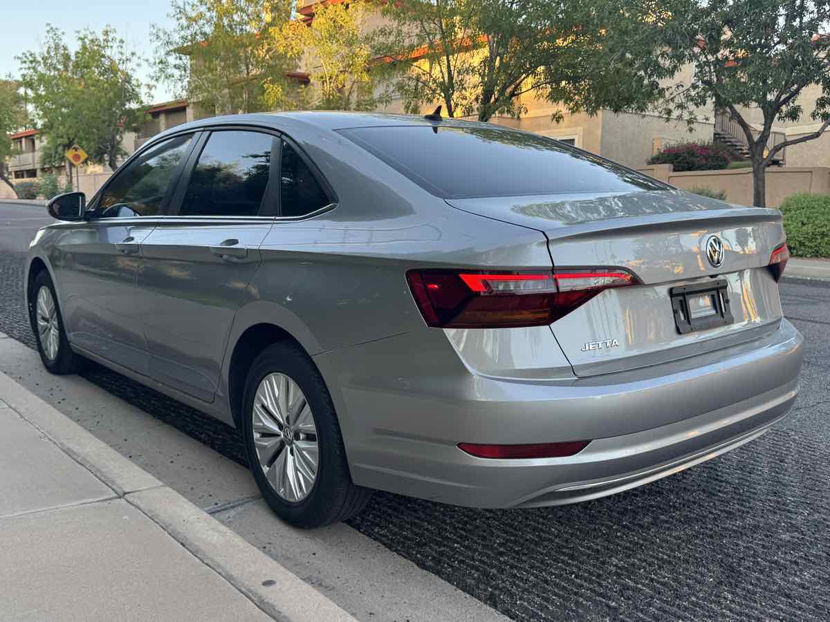 2019 Volkswagen Jetta SE R-Line photo 4
