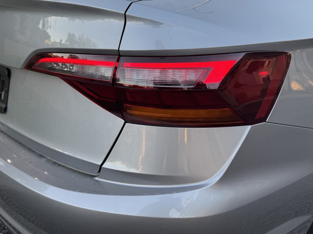 2019 Volkswagen Jetta SE R-Line photo 6