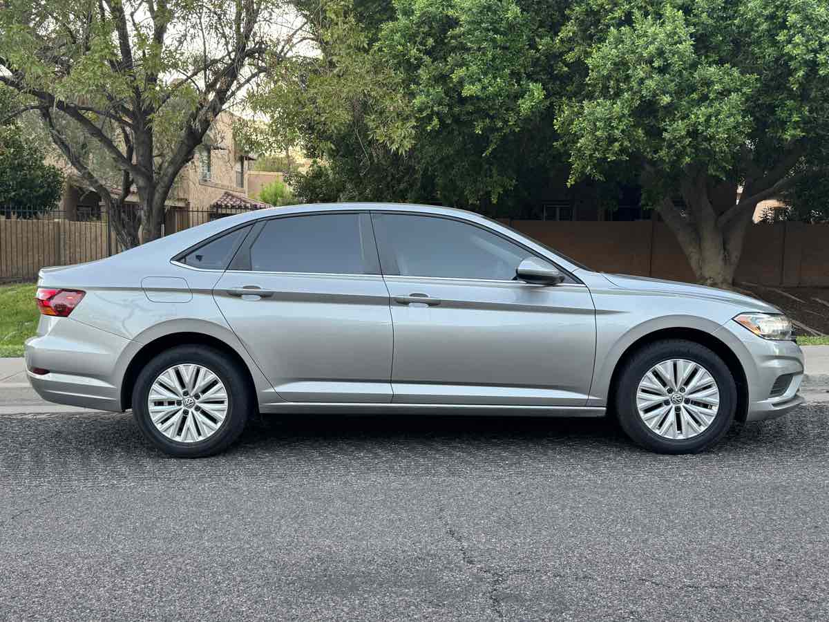 2019 Volkswagen Jetta SE R-Line photo 9