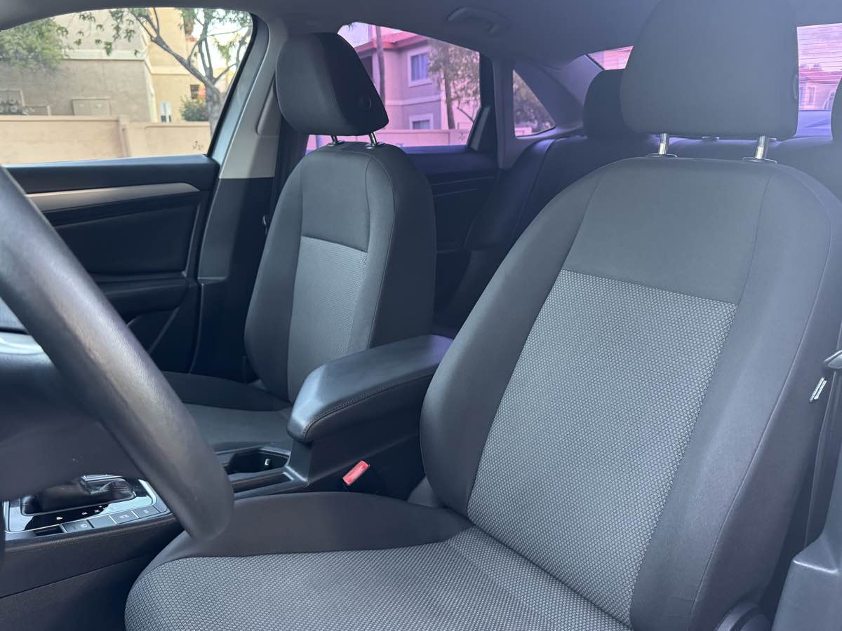 2019 Volkswagen Jetta SE R-Line photo 11