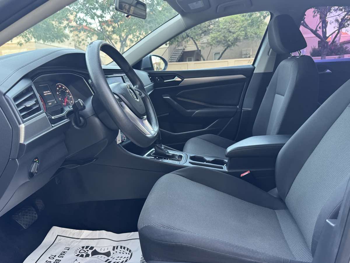2019 Volkswagen Jetta SE R-Line photo 12