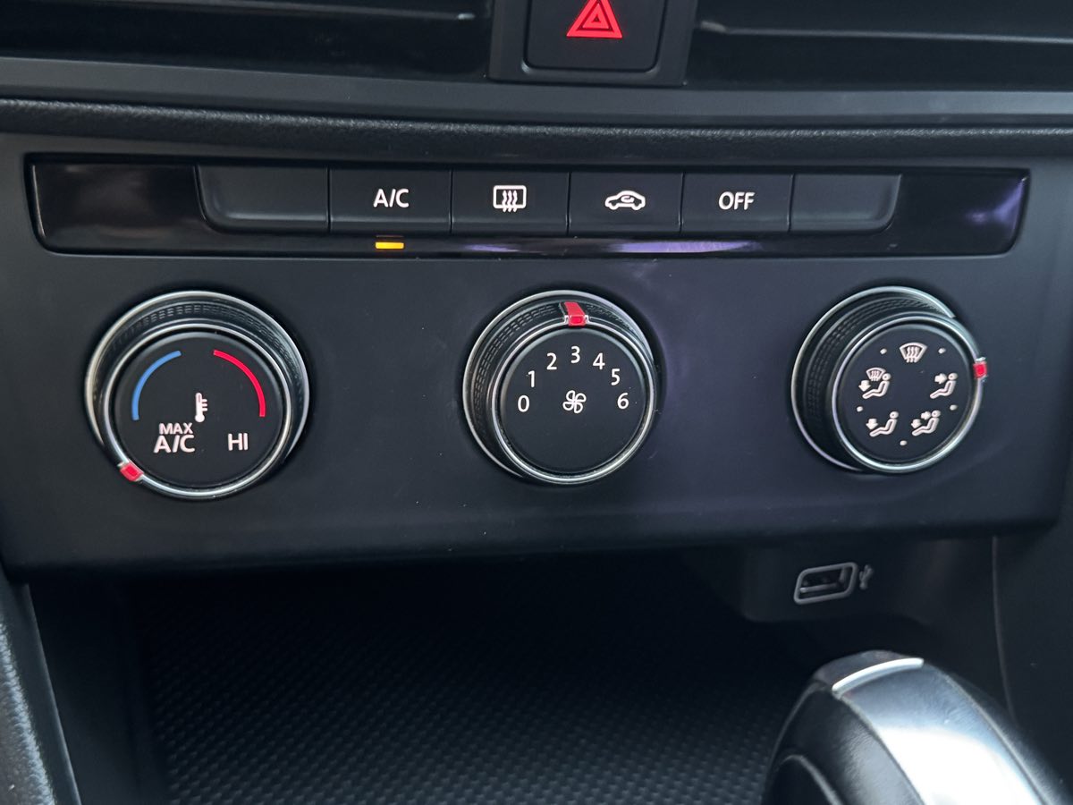 2019 Volkswagen Jetta SE R-Line photo 20