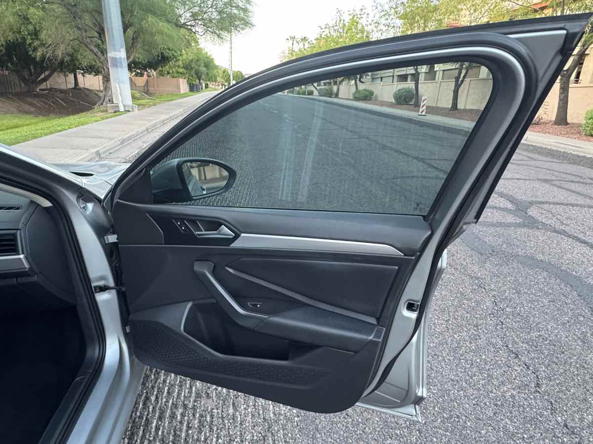2019 Volkswagen Jetta SE R-Line photo 28