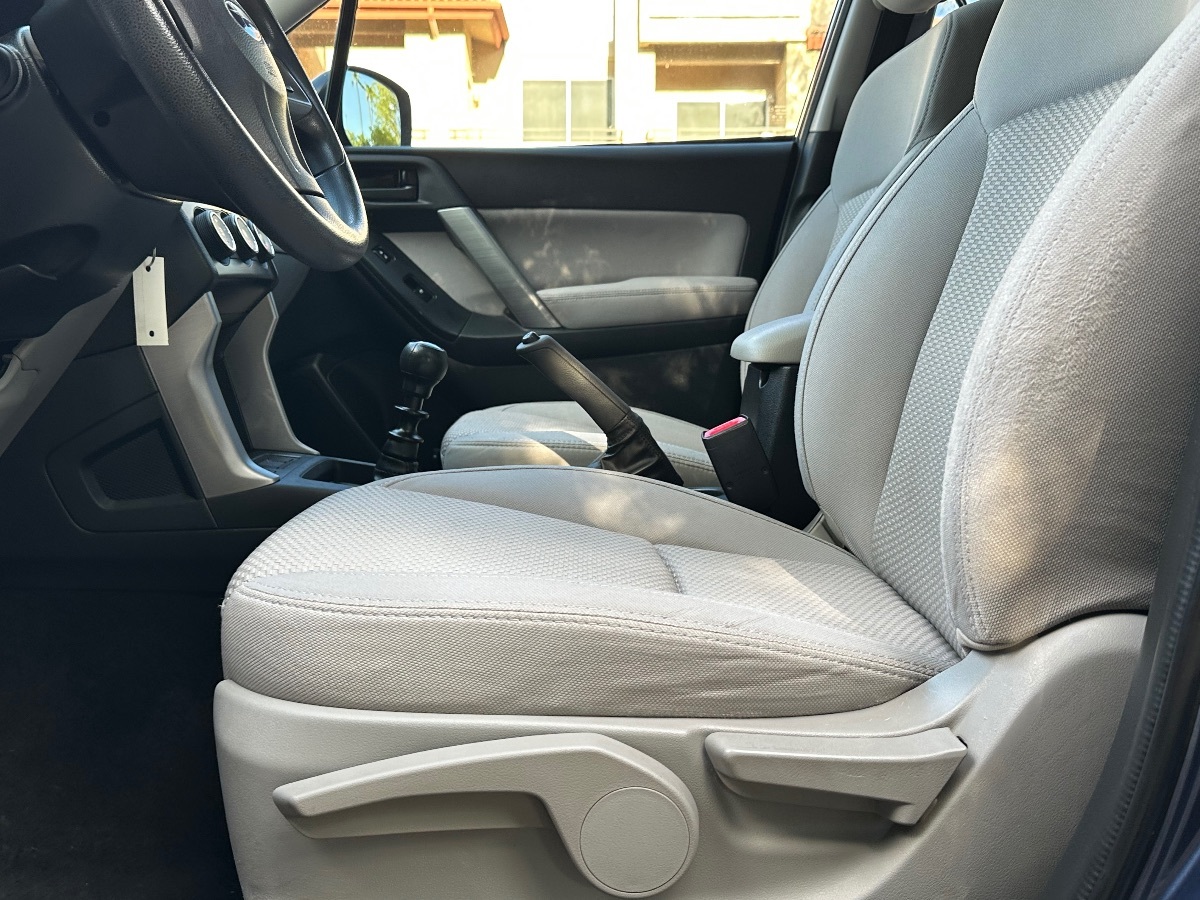 2014 Subaru Forester 2.5i photo 8
