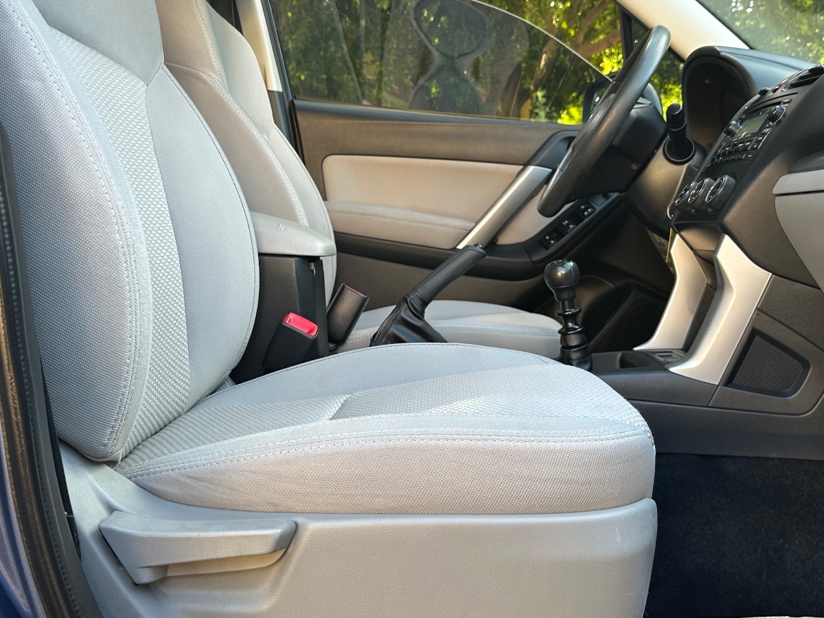 2014 Subaru Forester 2.5i photo 14