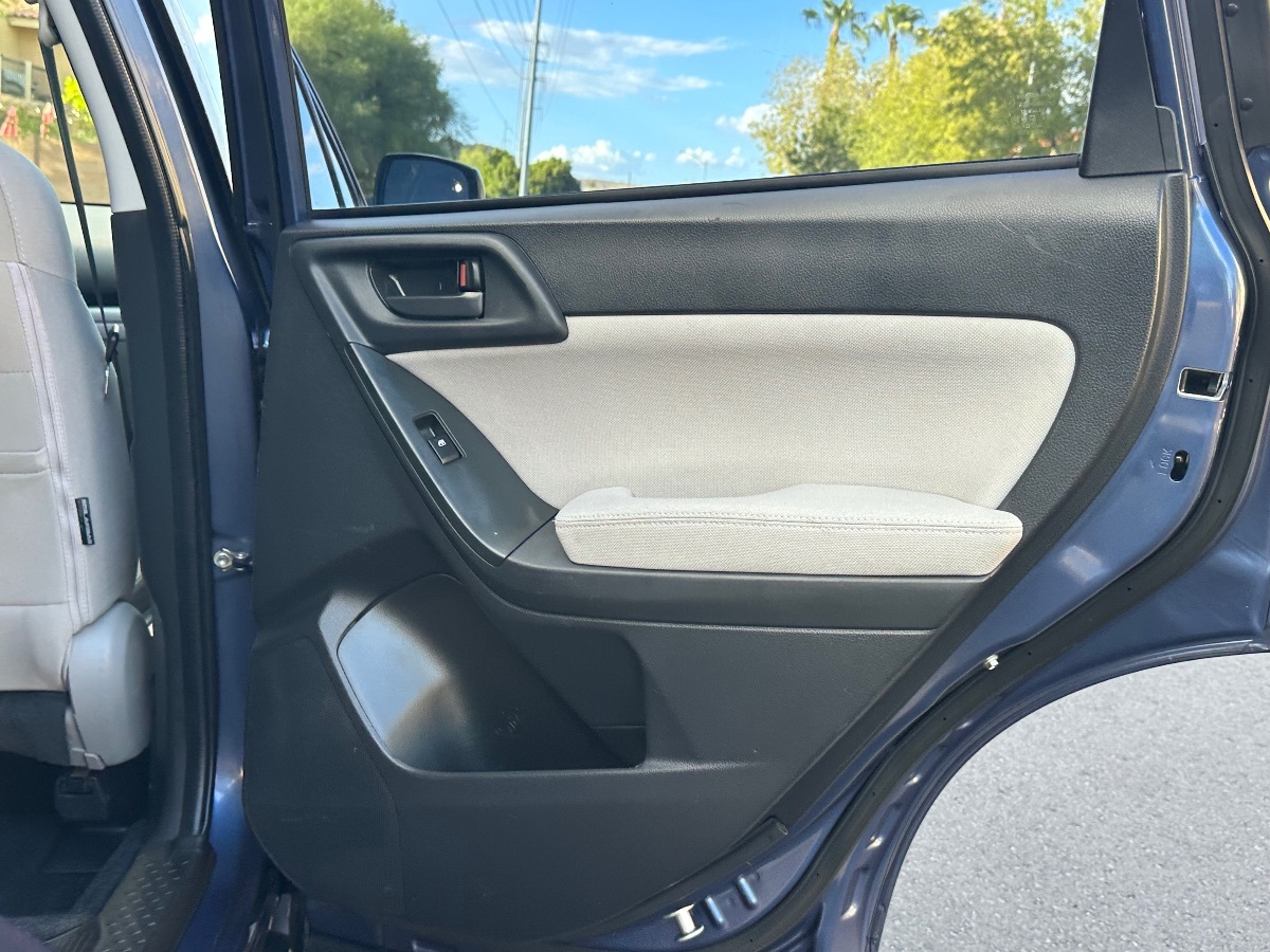 2014 Subaru Forester 2.5i photo 32