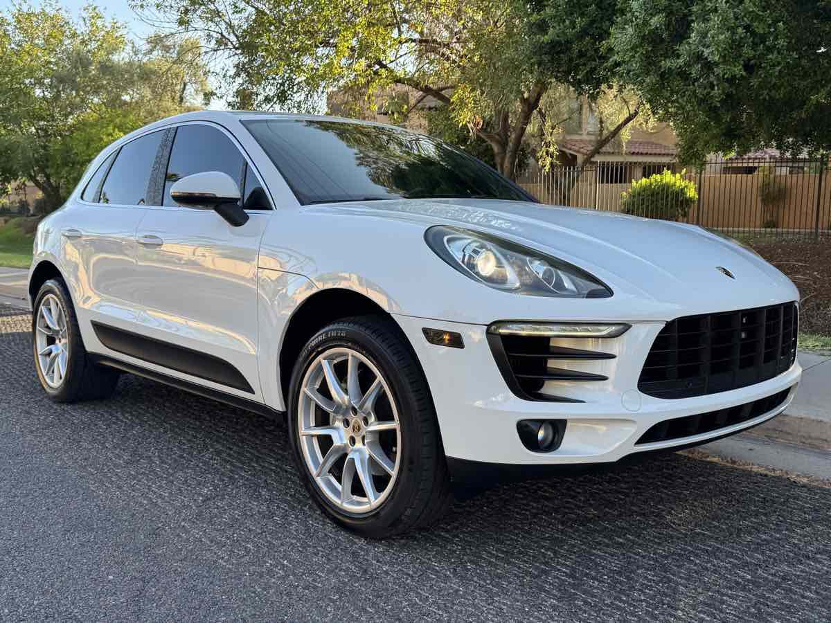 2016 Porsche Macan S photo 2