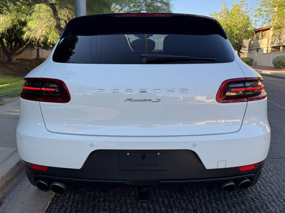 2016 Porsche Macan S photo 9