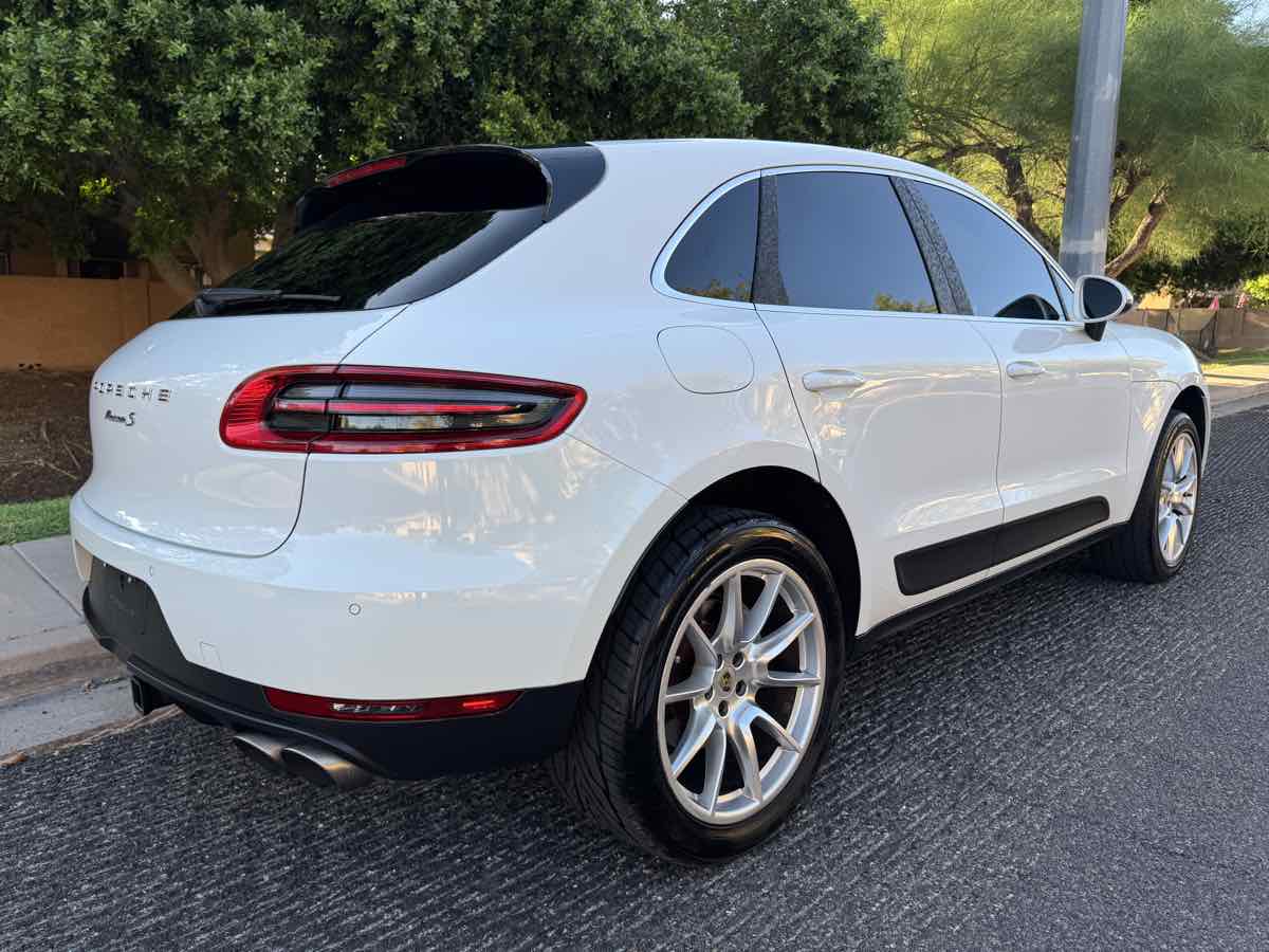 2016 Porsche Macan S photo 11