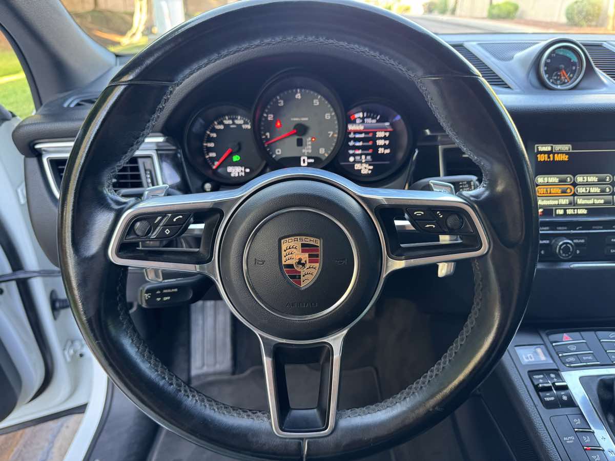 2016 Porsche Macan S photo 17