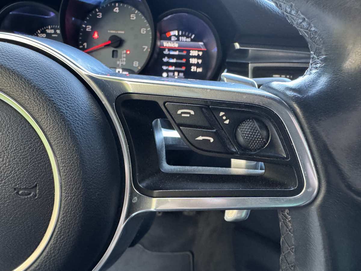 2016 Porsche Macan S photo 19