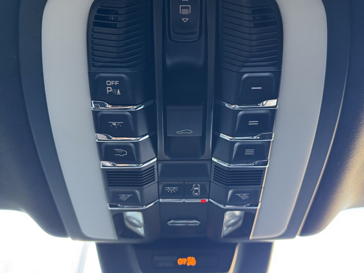 2016 Porsche Macan S photo 31