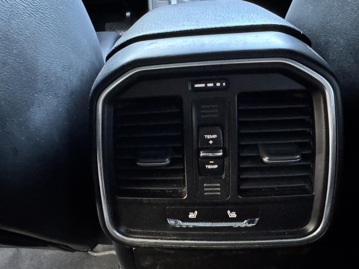 2016 Porsche Macan S photo 35