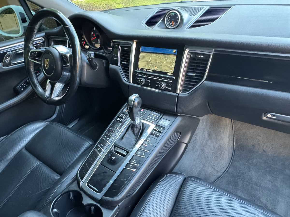 2016 Porsche Macan S photo 41