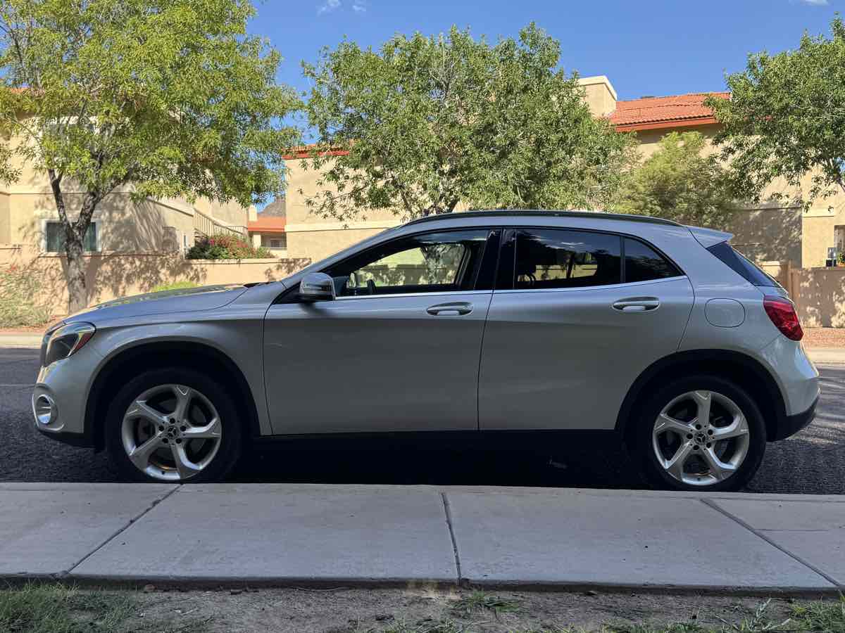 2018 Mercedes Benz GLA 250 4MATIC photo 5