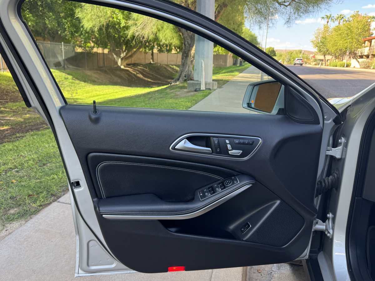 2018 Mercedes Benz GLA 250 4MATIC photo 14