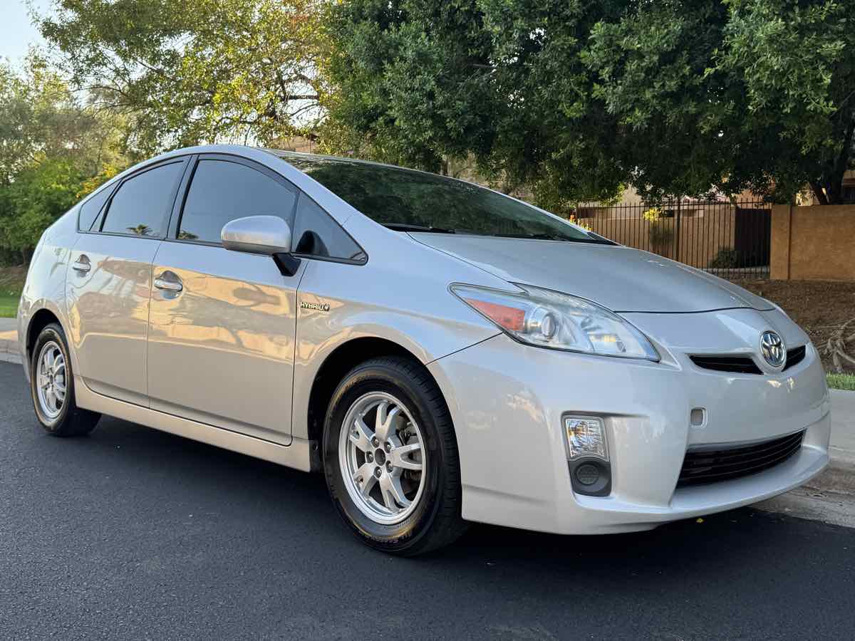 2010 Toyota Prius I SE photo 2