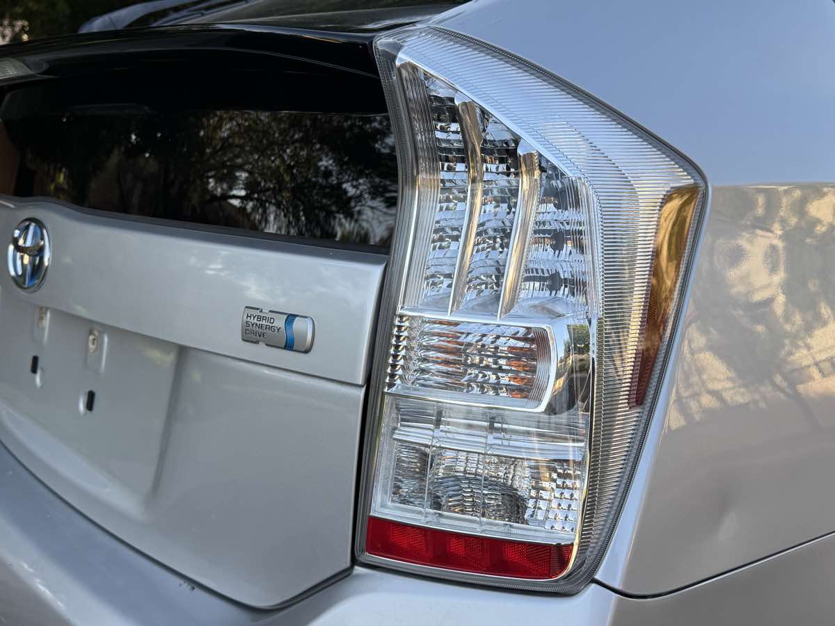 2010 Toyota Prius I SE photo 8