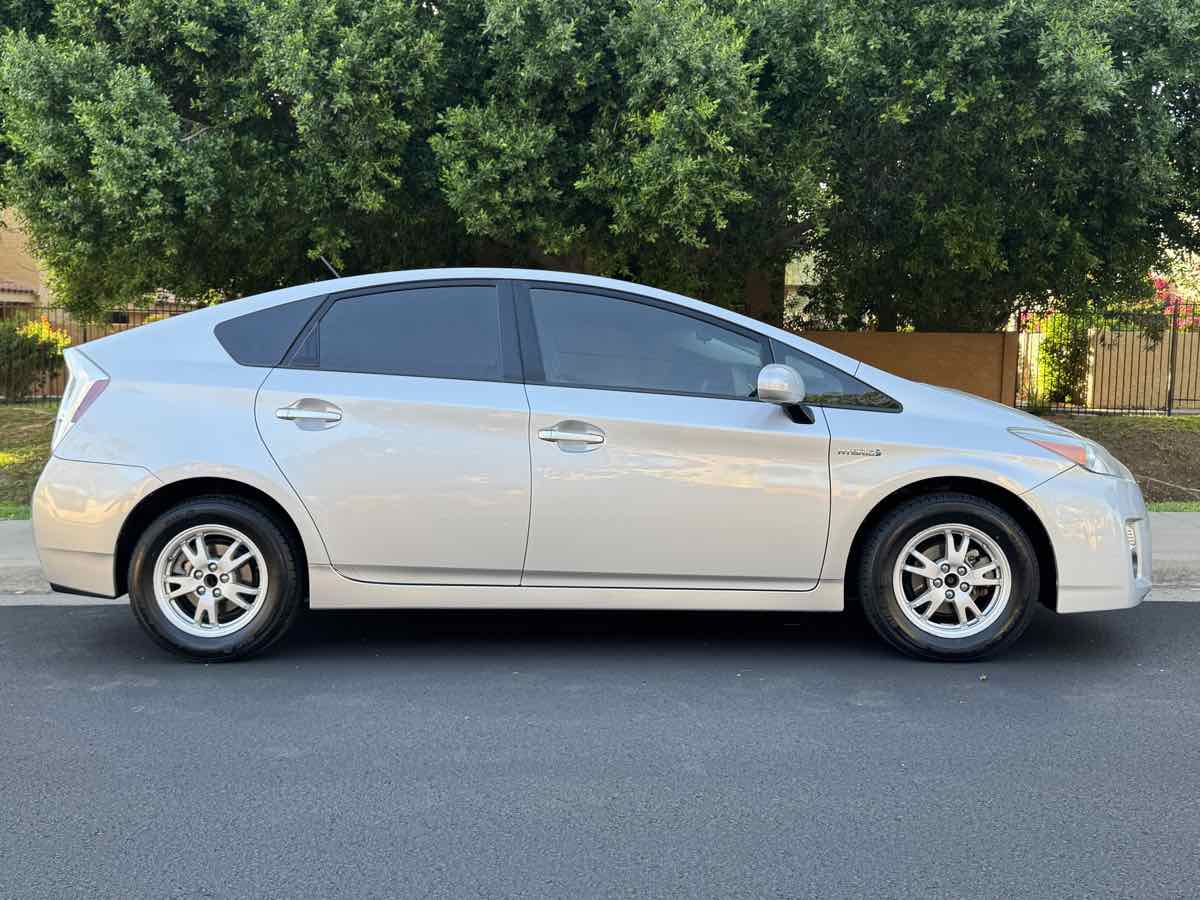 2010 Toyota Prius I SE photo 12