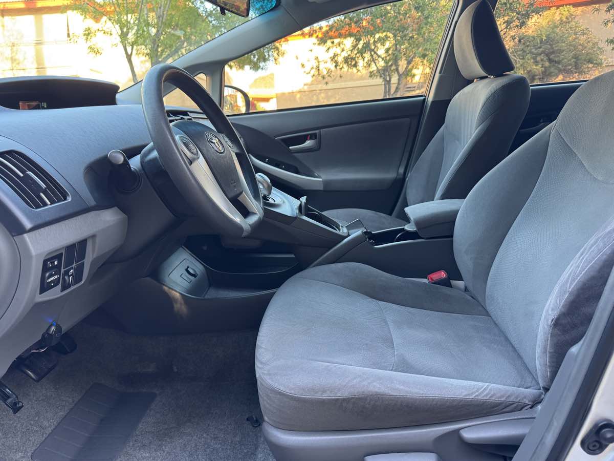 2010 Toyota Prius I SE photo 16