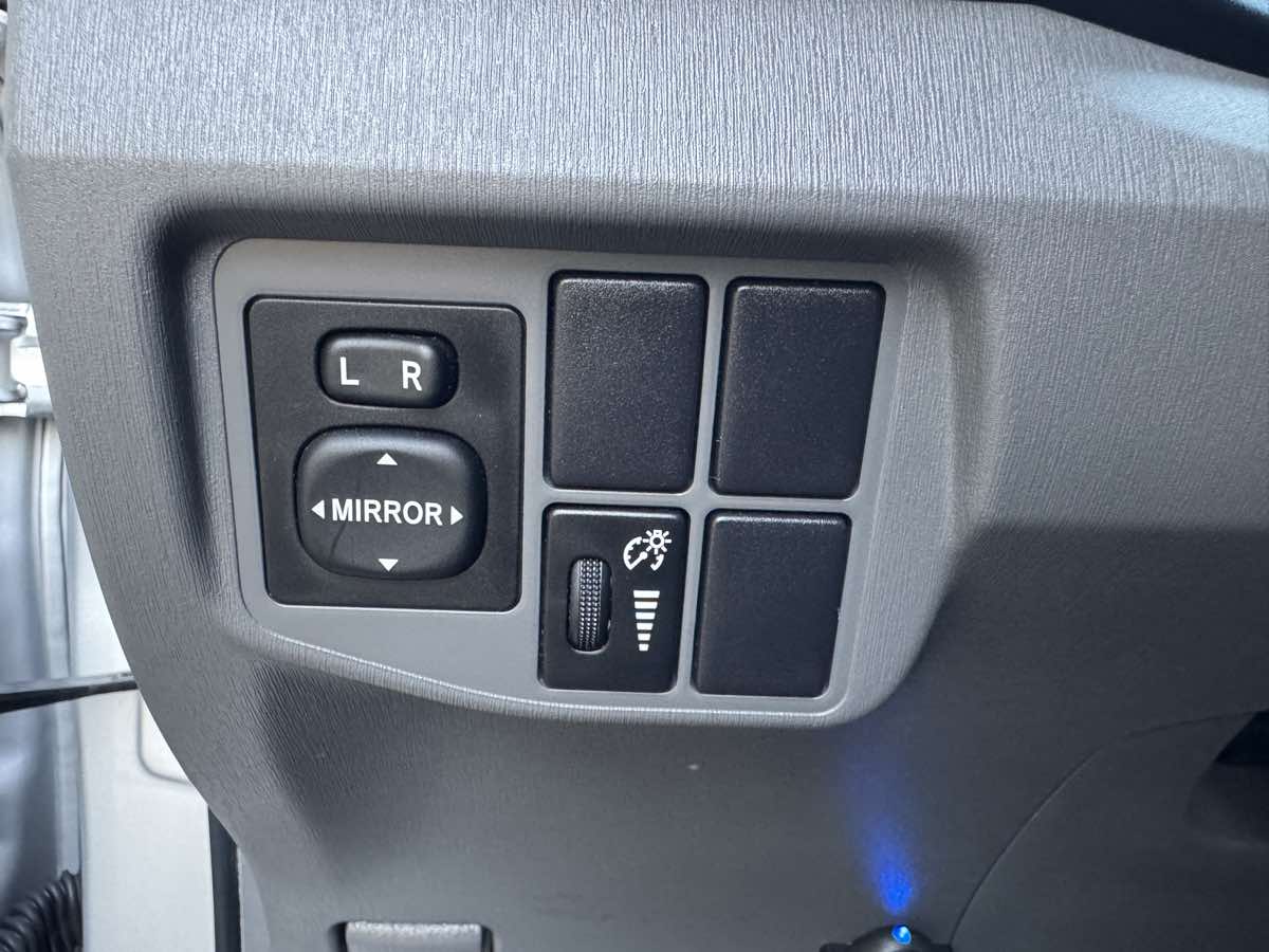 2010 Toyota Prius I SE photo 20