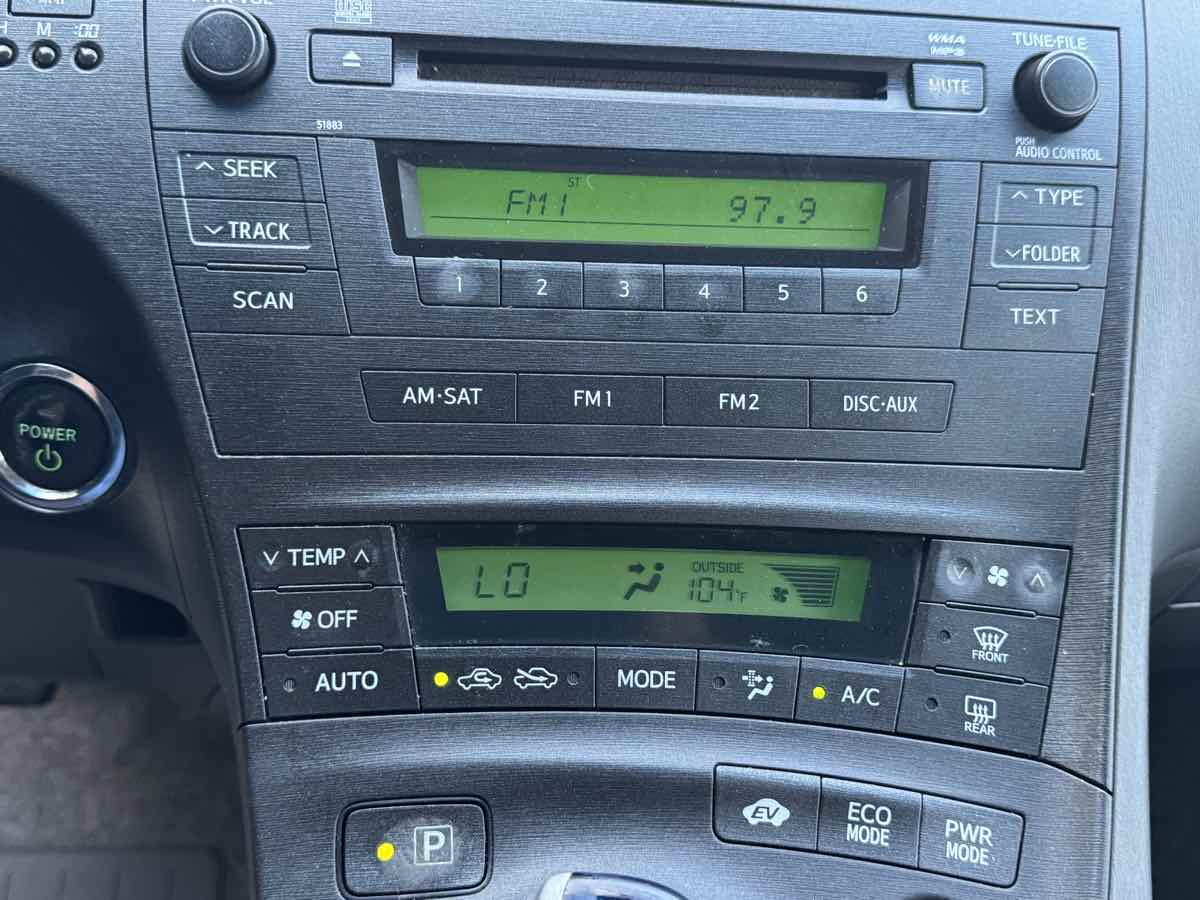 2010 Toyota Prius I SE photo 23