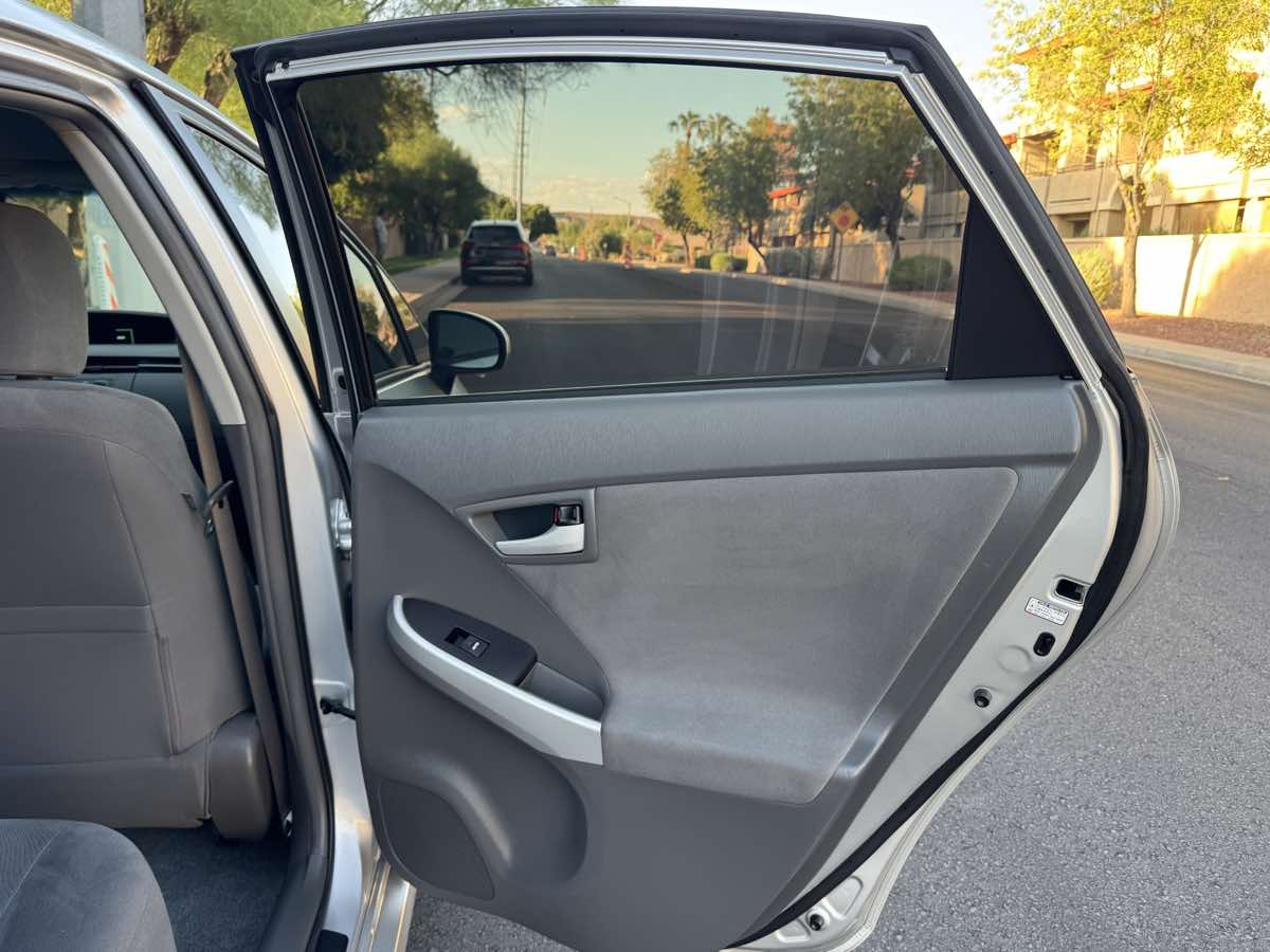 2010 Toyota Prius I SE photo 29