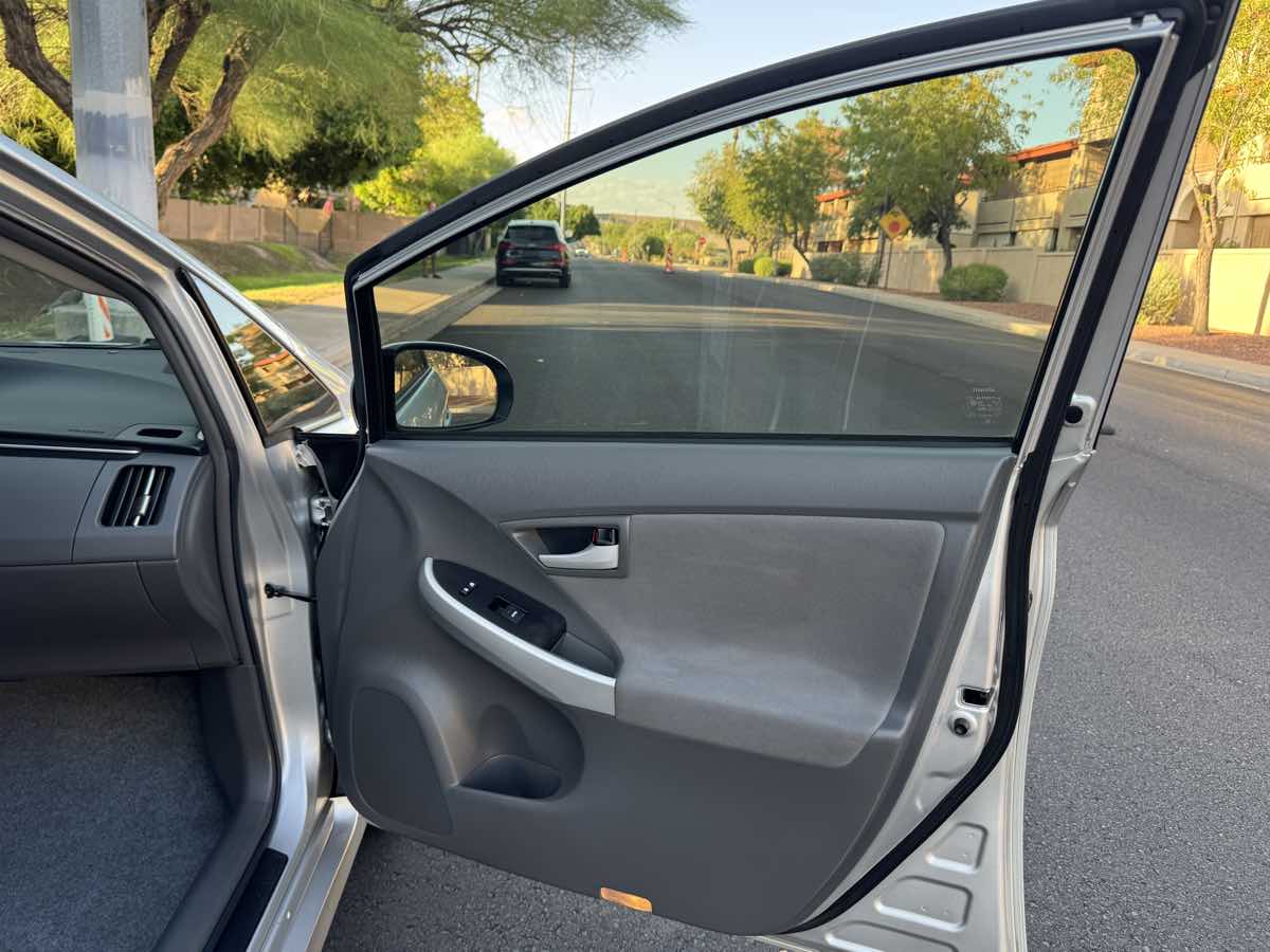 2010 Toyota Prius I SE photo 31