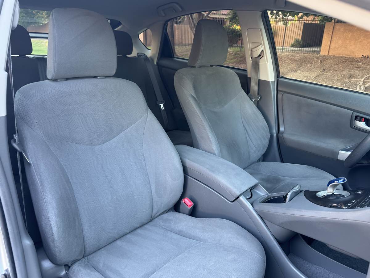 2010 Toyota Prius I SE photo 32